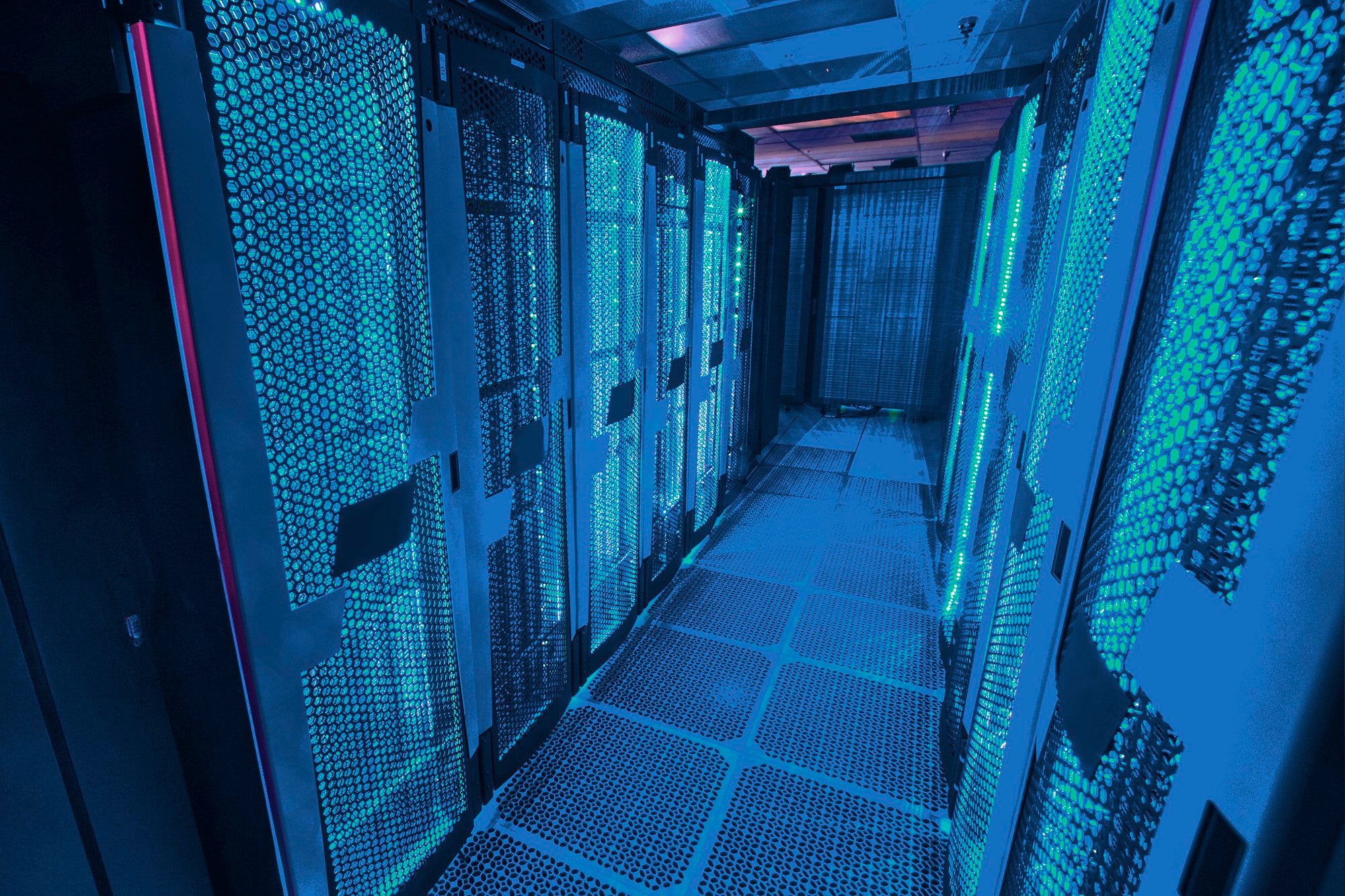 Choosing the Right Data Center Cabinet: What Industry Leaders Expect